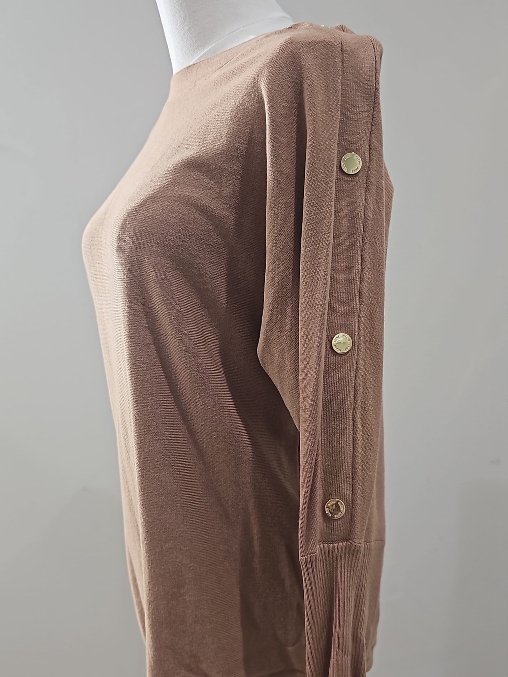 Anne Klein Sweater Size M Camel Brown Dolman Gold Buttons Batwing - Picture 2 of 4